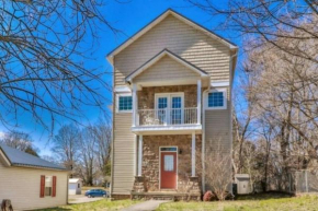 Skinny Big House in Jefferson City